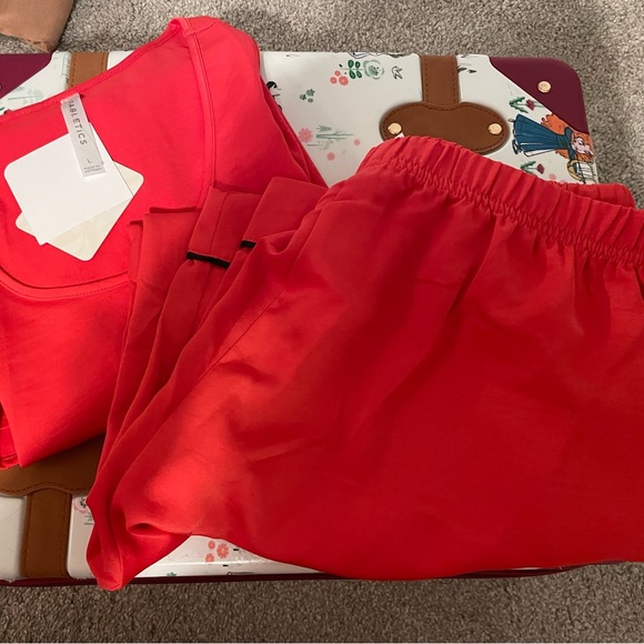 Fabletics red eco satin pajama set tank and crop pants - Picture 5 of 5